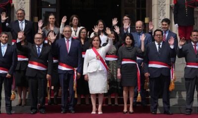 Dina Boluarte, a nova presidente do Peru, empossou seu gabinete no sábado (10), apenas três dias depois de se tornar a primeira