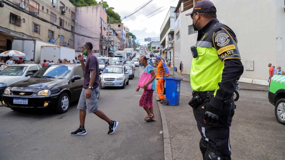 O trânsito na região do Comércio será alterado, na manhã desta terça-feira (13), para a realização da procissão em louvor a Santa Luzia.
