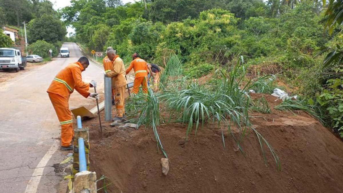 Dezenove pontos de rodovias baianas afetados pelas chuvas dos últimos dias já tiveram o tráfego restabelecido após serviços emergenciais.