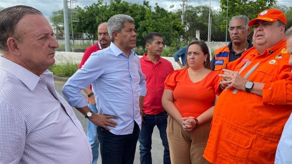 Desde o início da tarde desta segunda-feira (26), o governador em exercício, Adolfo Menezes, e o governador diplomado, Jerônimo