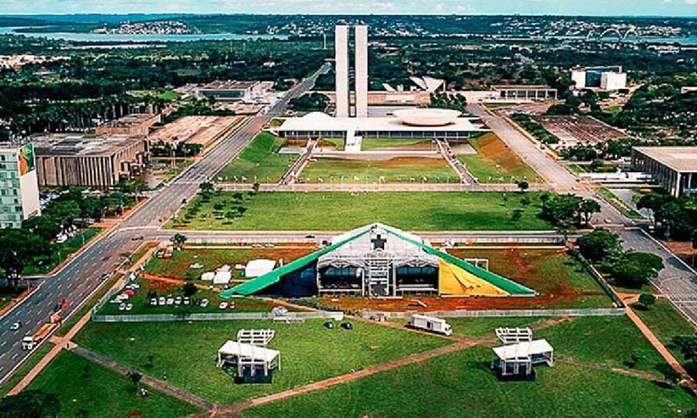 Neste domingo, 1º de janeiro de 2023, mais de 300 mil pessoas devem participar da festa da posse do presidente eleito Luiz