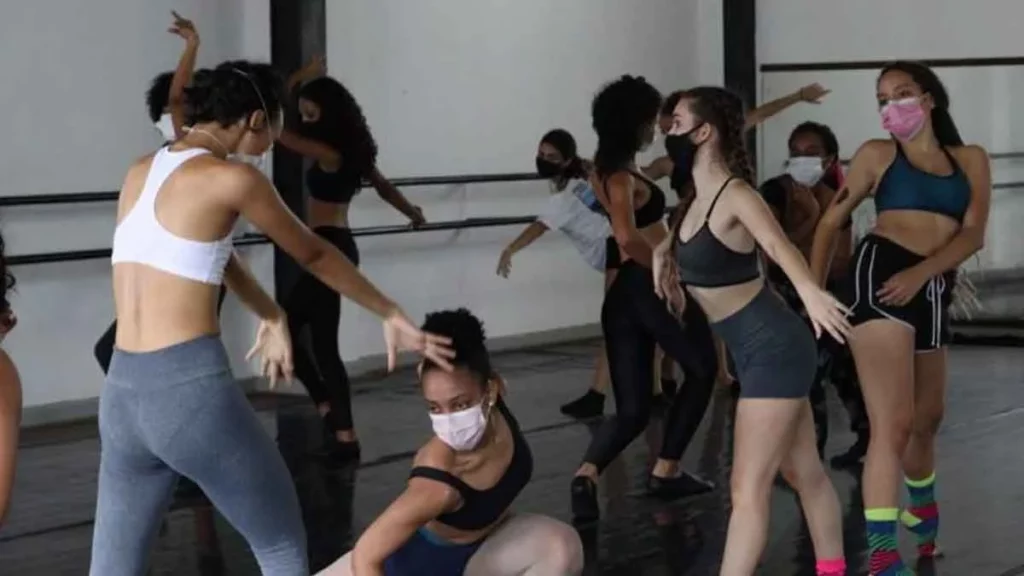 A Fundação Cultural do Estado (Funceb) através do Centro de Formação em Artes (CFA) abre 400 vagas para os Cursos de Férias 2023. São 22 moda