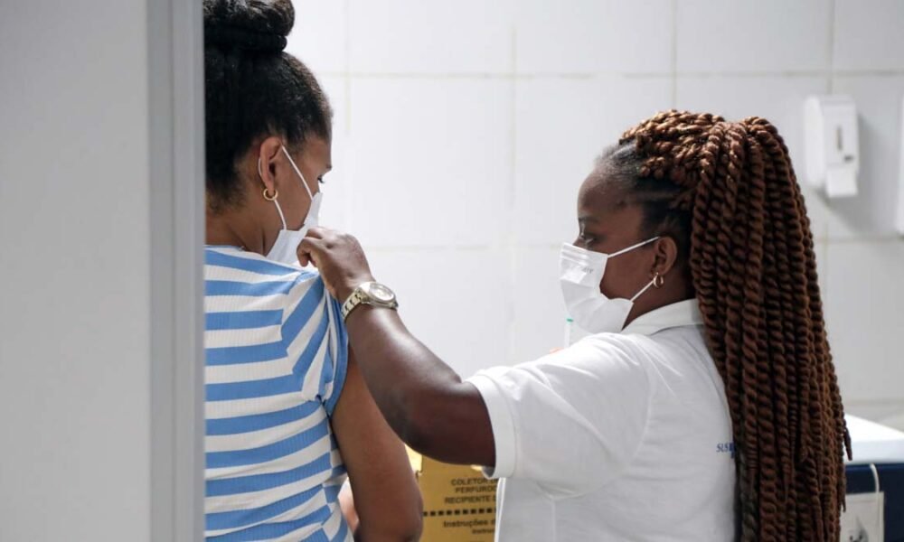 A vacinação contra a Covid-19 segue em Salvador na terça-feira (31), das 8h às 16h. A mobilização contempla da primeira a