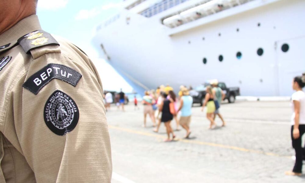 As equipes envolvidas na Operação Navio recepcionaram, no final da manhã desta terça-feira (24), mais de 5 mil turistas que