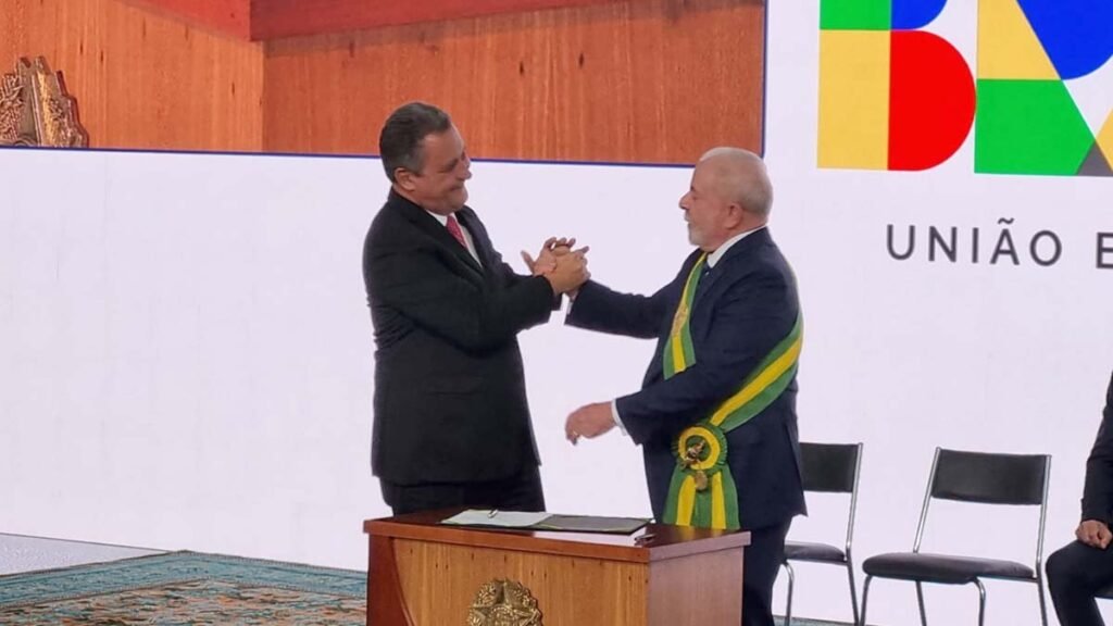 Após transmitir o cargo de governador da Bahia para Jerônimo Rodrigues, Rui Costa embarcou para Brasília para acompanhar a posse