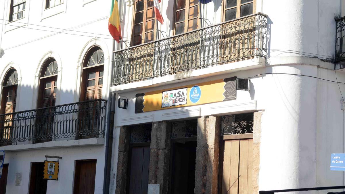 A Casa do Benin, no Pelourinho, recebe até o dia 1° de abril a exposição "Um Tanto Do Que Somos" dos artistas plásticos baianos Gustavo