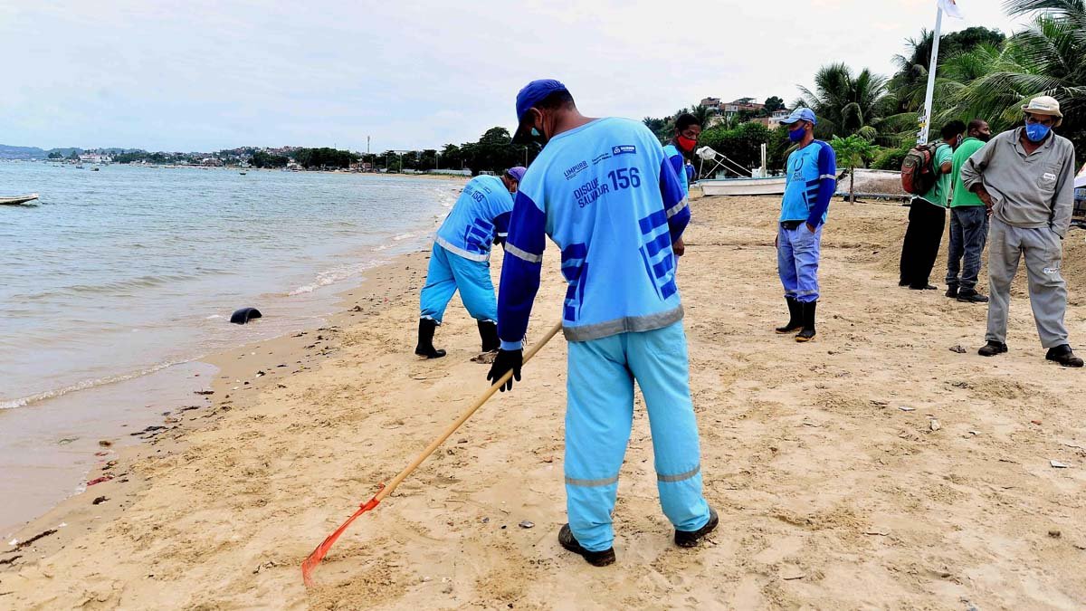 e conscientizar a população acerca dos impactos causados em detrimento do descarte irregular de resíduos nas praias e a