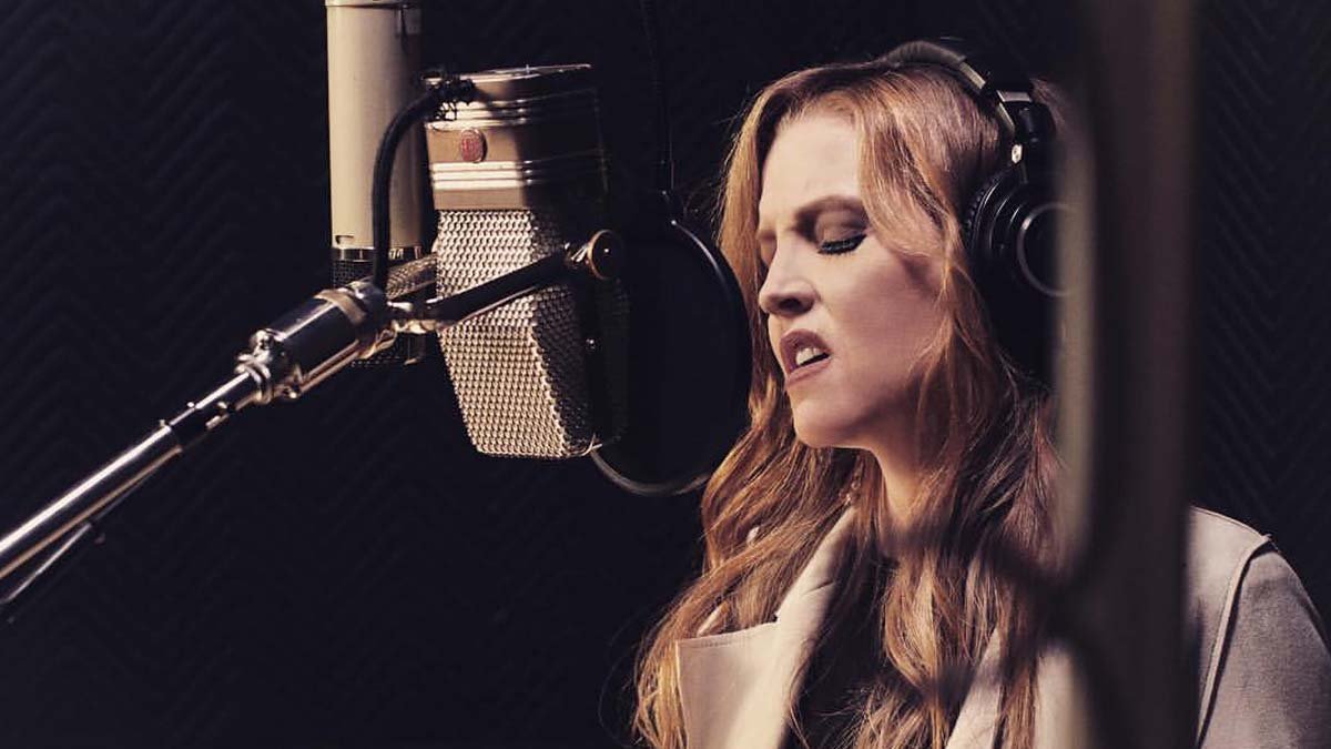 Lisa Marie Presley, cantora e filha única de Elvis e Priscilla Presley, morreu aos 54 anos, após ser hospitalizada repentinamente