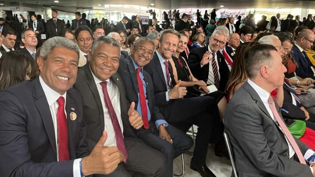 O governador da Bahia, Jerônimo Rodrigues, empossado em sessão solene em Salvador neste domingo (1º), participou da