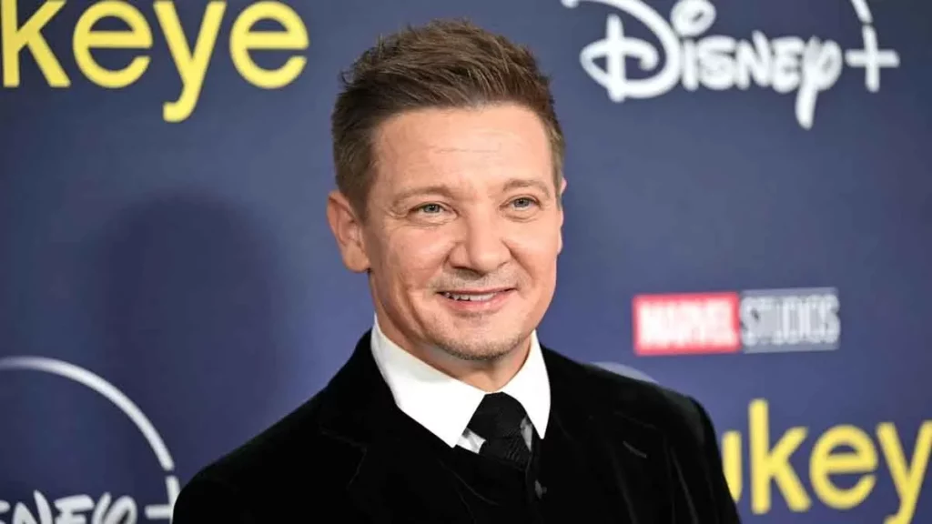 O ator Jeremy Renner, o “Gavião Arqueiro”, em Vingadores, da Marvel, sofreu um acidente enquanto limpava a neve em sua residência, em Sierra N