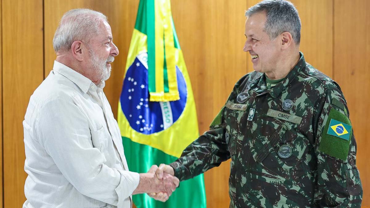 O ministro da Defesa, José Múcio Monteiro, anunciou na noite deste sábado a troca do Comando do Exército. O general Tomás