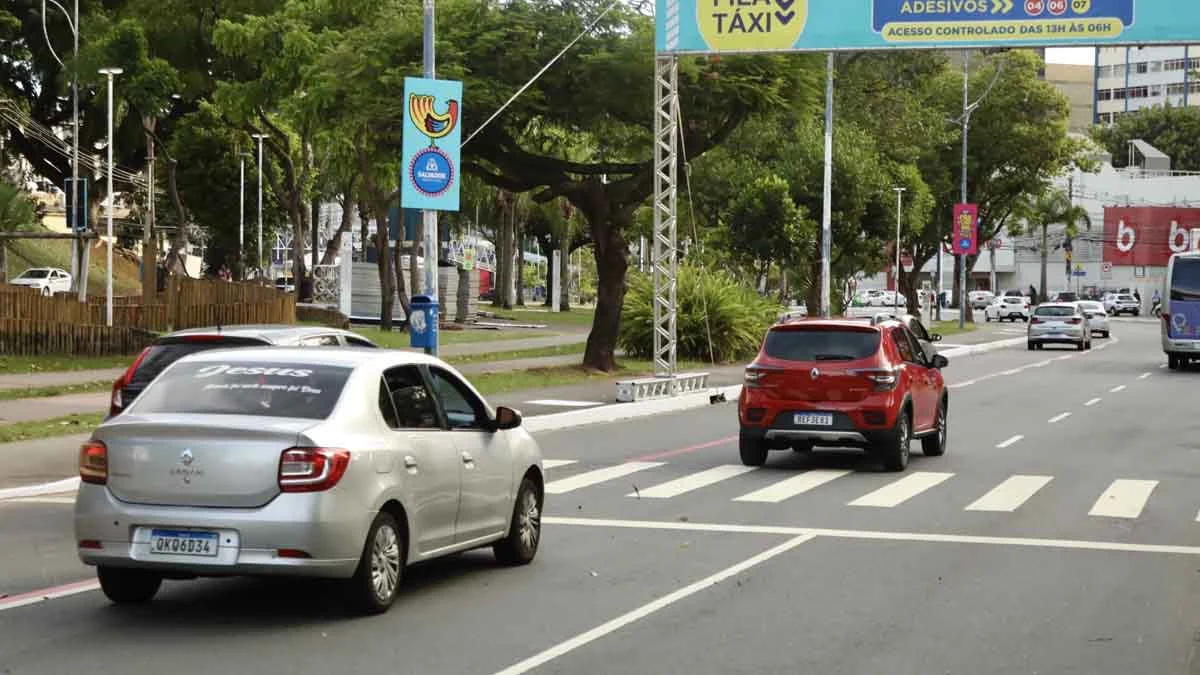 portais montados pela Superintendência de Trânsito de Salvador (Transalvador). Até a Quarta-feira de Cinzas (22) quem não tiver devidamente c