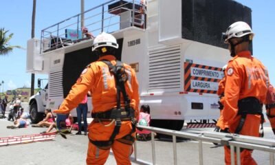 Corpo de Bombeiros (CBM) e da Polícia Militar (PM), em uma simulação de um modelo montado pelas forças de segurança e