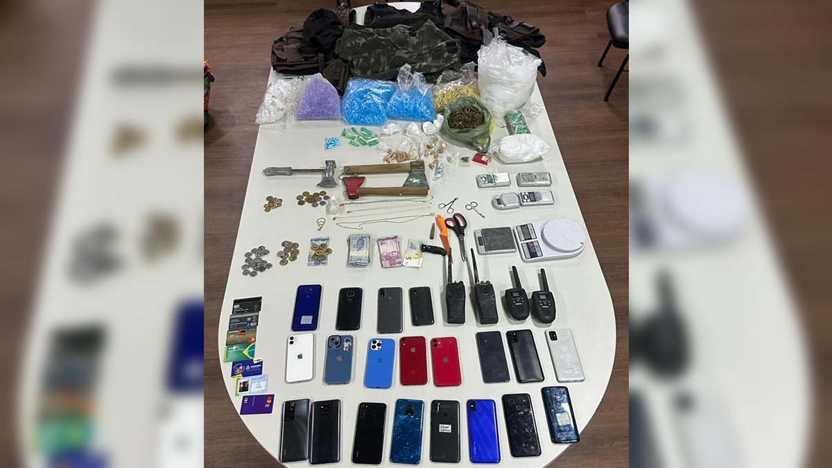 Na noite de terça (21), policiais militares do Comando de Operações de Inteligência (Coint), prenderam um homem com 20 celulares