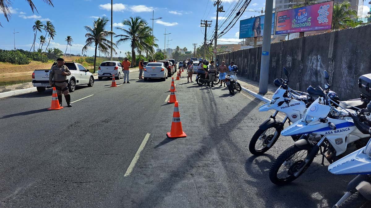 quem está presente ou não no circuito do Carnaval, o Detran-BA programou blitze diárias da Operação Lei Seca, para os dias