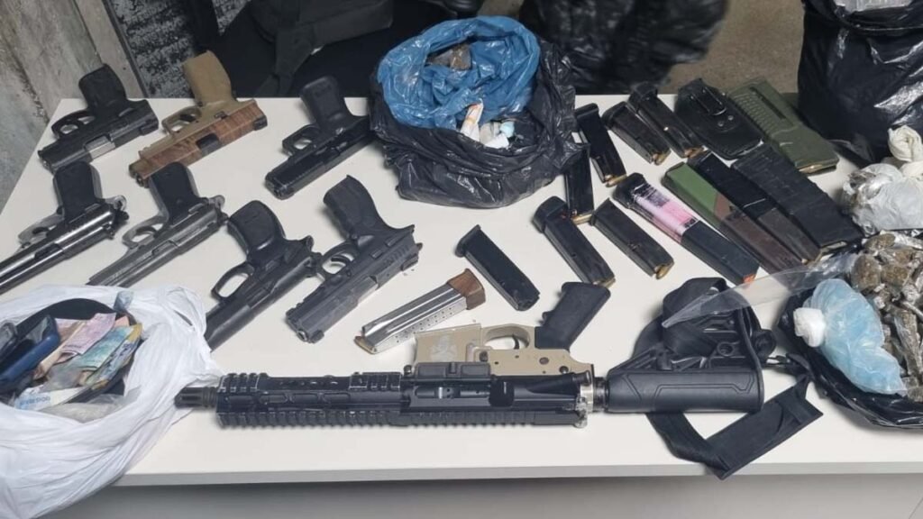 Em operação conjunta de intensificação do patrulhamento na Engomadeira no final da tarde de sexta-feira (24), equipes dos