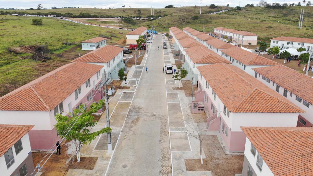 Em sua primeira viagem à Bahia depois de eleito, o presidente Luiz Inácio Lula da Silva inaugurou, nesta terça-feira (14),