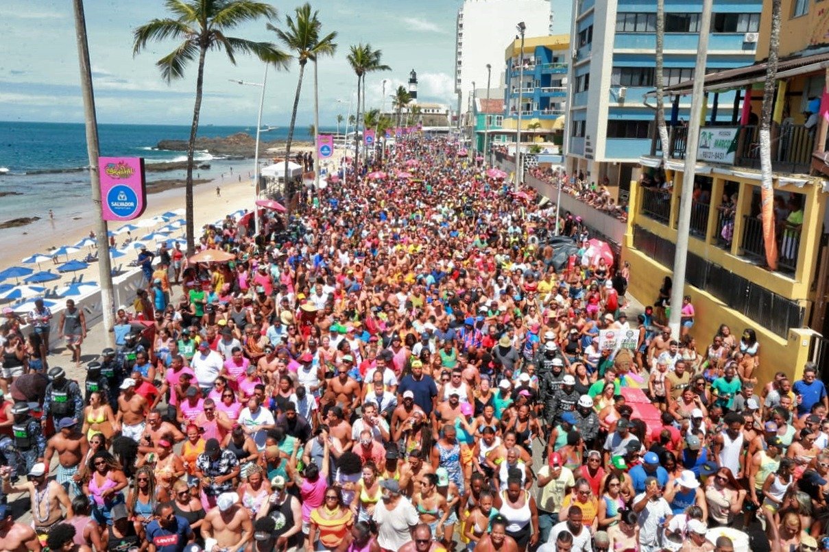 dias oficiais. Em 2023, a festa foi comandada pelo cantor Bell Marques, que levou a multidão ao delírio com seus grandes sucessos.