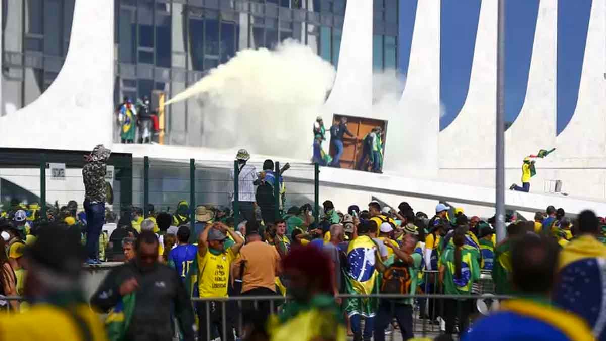 O Supremo Tribunal Federal (STF) começa a julgar hoje (13) os primeiros réus acusados de participação nos atos golpistas de 8 de janeiro. A s