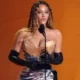 A cantora Beyoncé se tornou, na noite do último domingo (5), a artista com mais premiações do Grammy, a principal premiação da música american