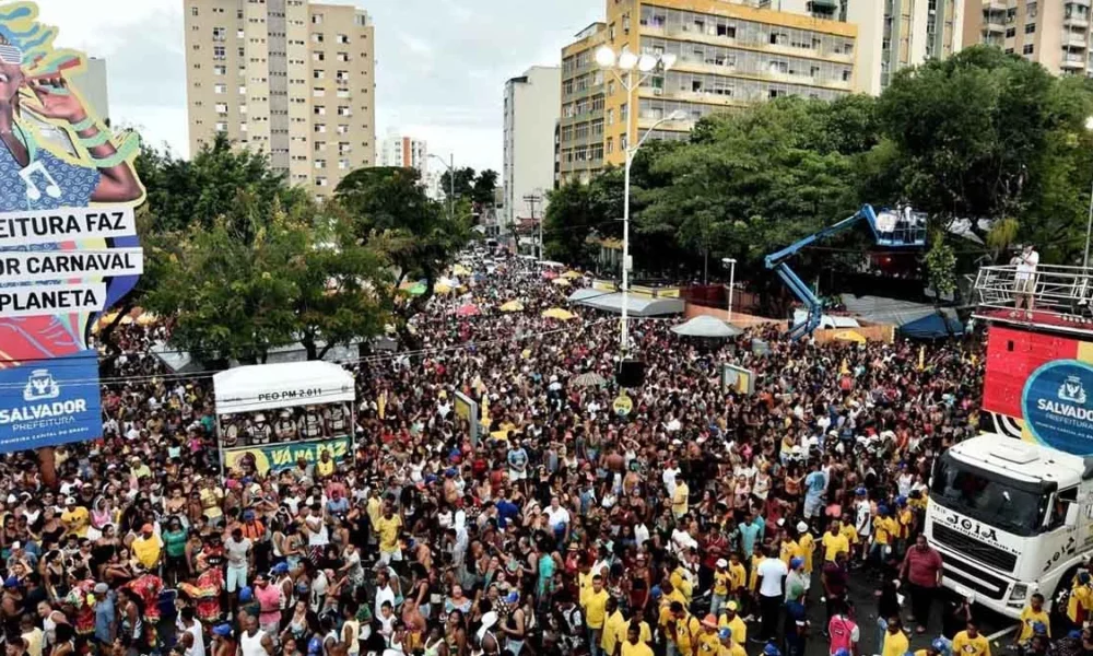 O Carnaval de Salvador terá 1 mil atrações, segundo programação divulgada nesta terça-feira (7).  Serão 600 atrações nos circuitos e 400 nos pa