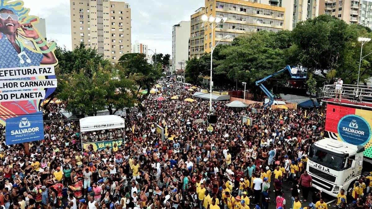 O Carnaval de Salvador terá 1 mil atrações, segundo programação divulgada nesta terça-feira (7).  Serão 600 atrações nos circuitos e 400 nos pa