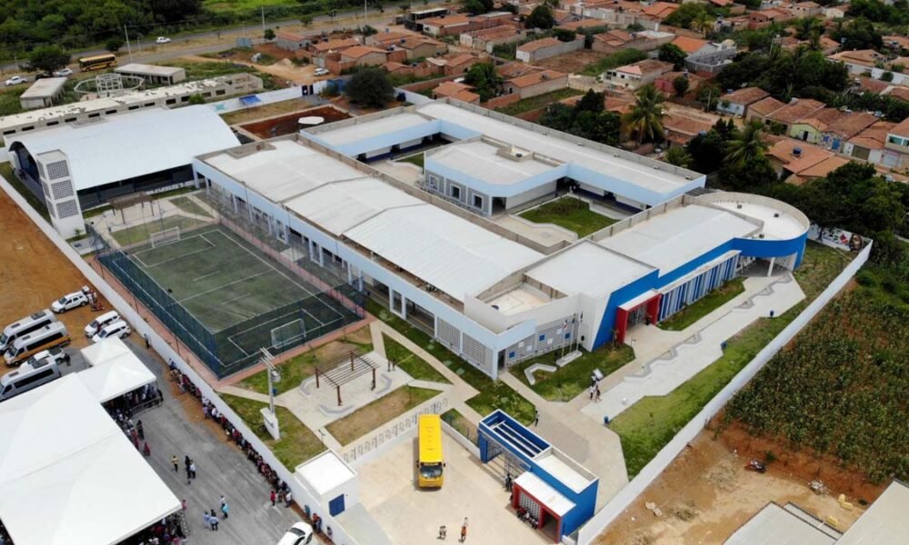 de ensino foi inaugurada na manhã desta terça-feira (7), durante visita do governador Jerônimo Rodrigues à cidade. Na ocasião, o