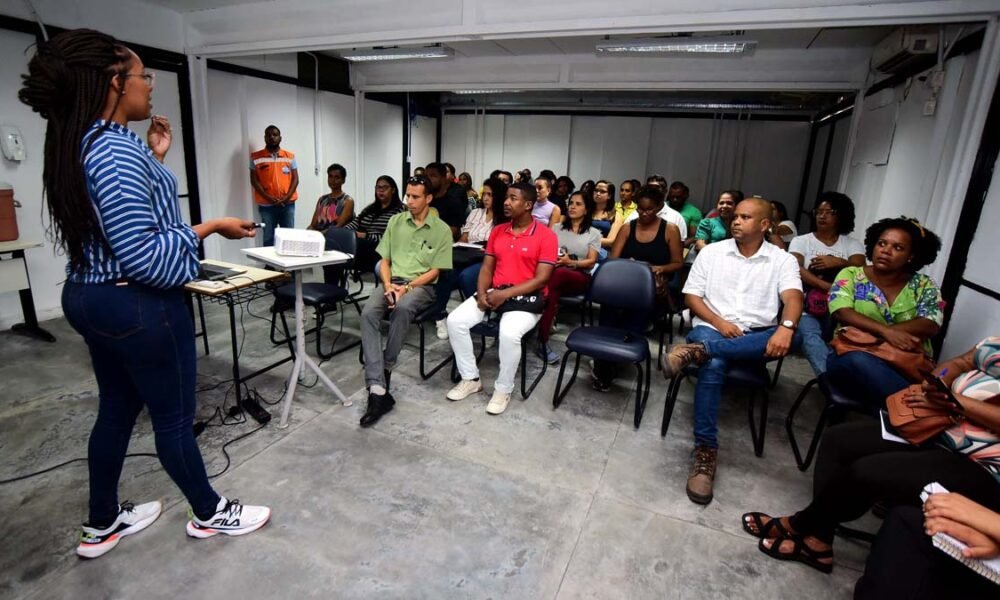 A Defesa Civil de Salvador (Codesal) promoveu, na manhã desta sexta-feira (10), uma capacitação com voluntários na sede do órgão,