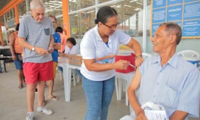 Menos de 300 mil baianos atenderam ao chamado e compareceram aos postos de vacinação para tomar a vacina bivalente contra a Covid-19.