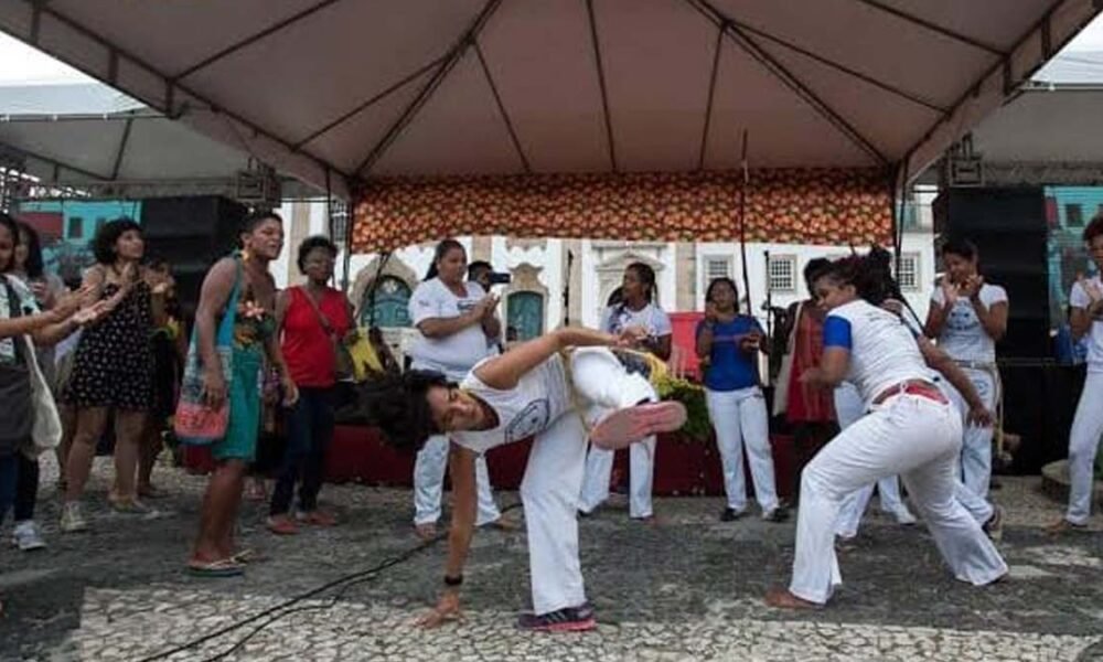 projeto Capoeira do Forte. Serão apresentações de capoeiragem e samba de roda, feitas somente por mulheres, com a participação