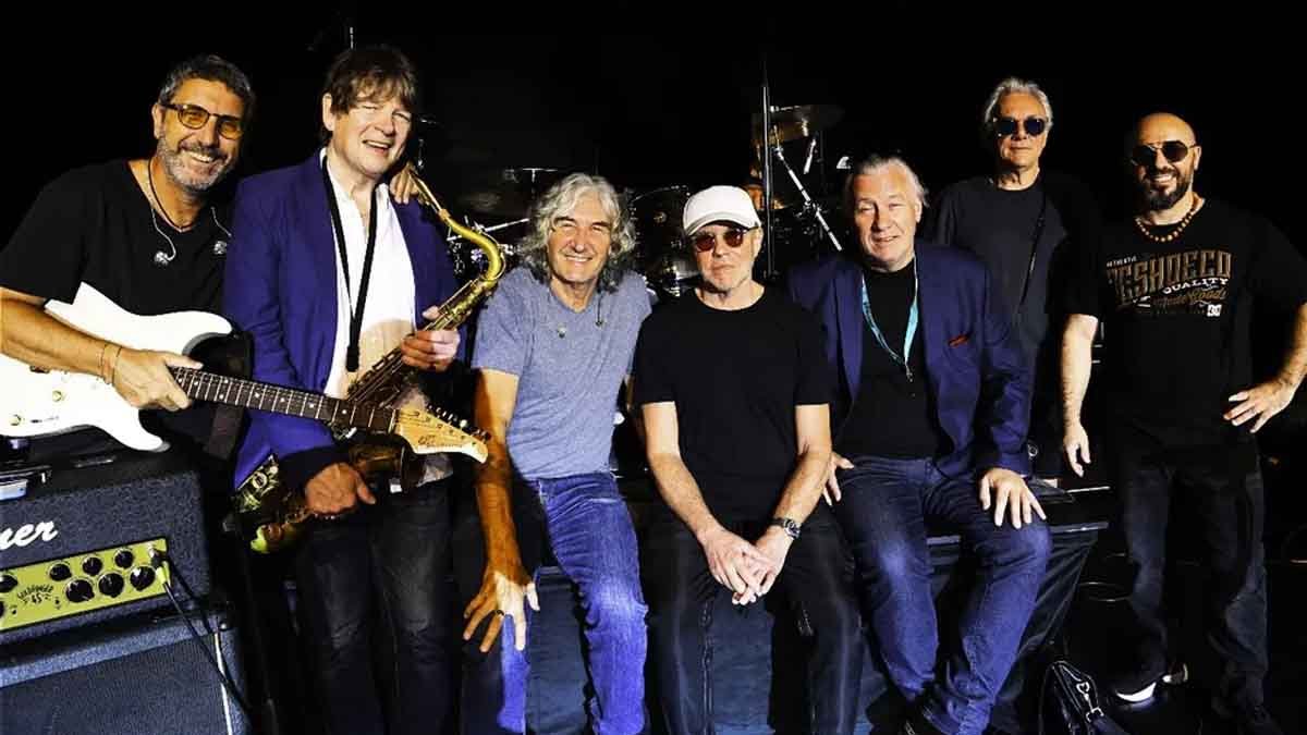 A banda britânica Dire Straits Legacy se apresentará no dia 20 de maio, às 22h, no Armazém Convention, em Lauro de Freitas. Os ingressos vari