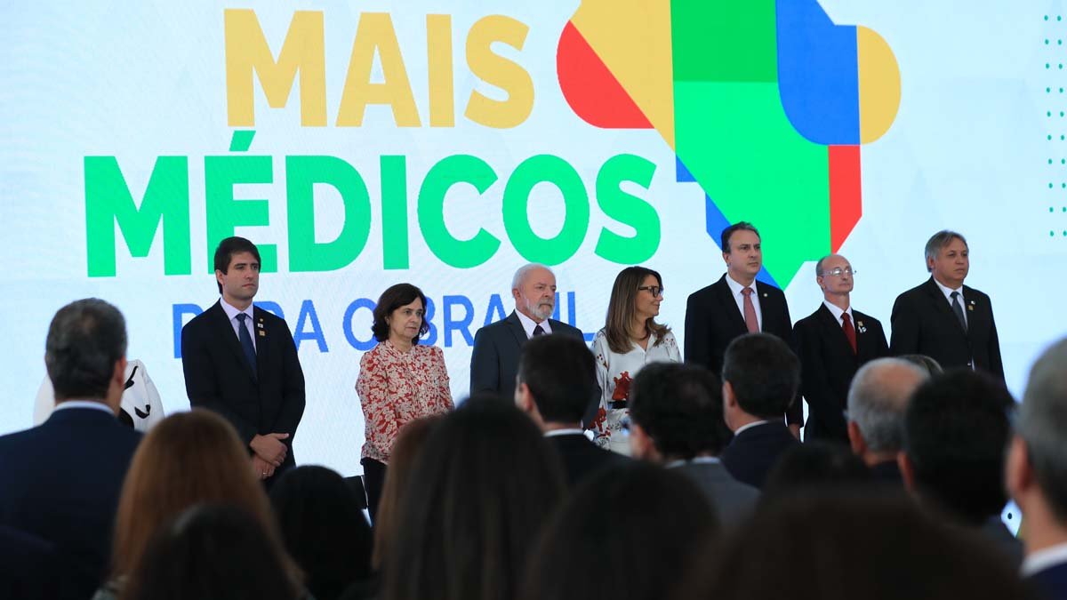 (20) a retomada do programa Mais Médicos, com a abertura de 15 mil novas vagas. Rebatizado de Mais Médicos para o Brasil, o programa,