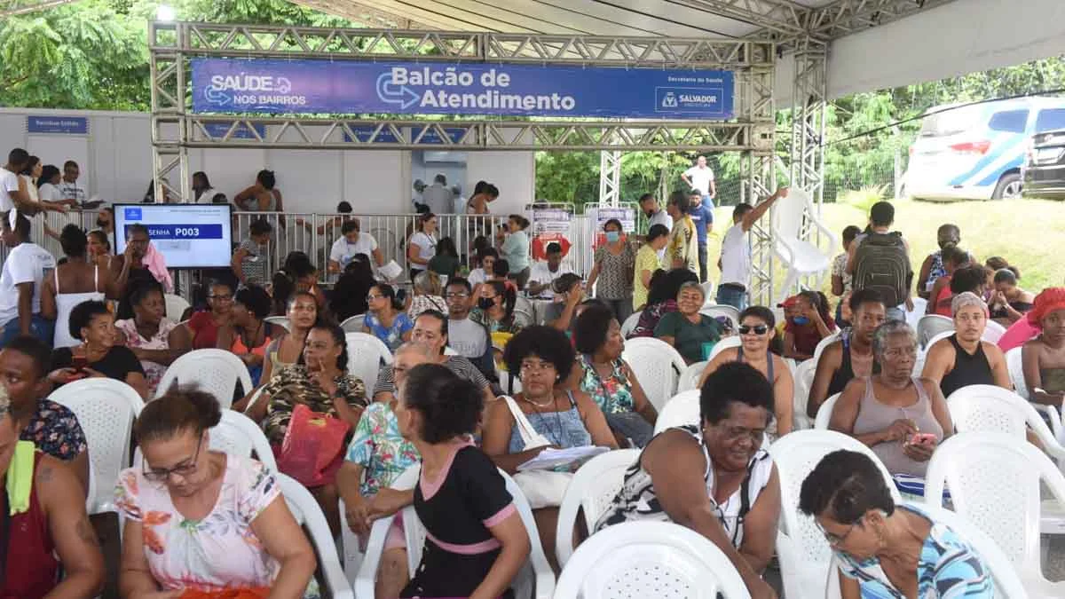 A Prefeitura de Salvador lançou nesta terça-feira (18) o projeto Saúde nos Bairros, que levará atendimento médico gratuito e realização de exames a diversas comunidades da capital baiana de forma itinerante.