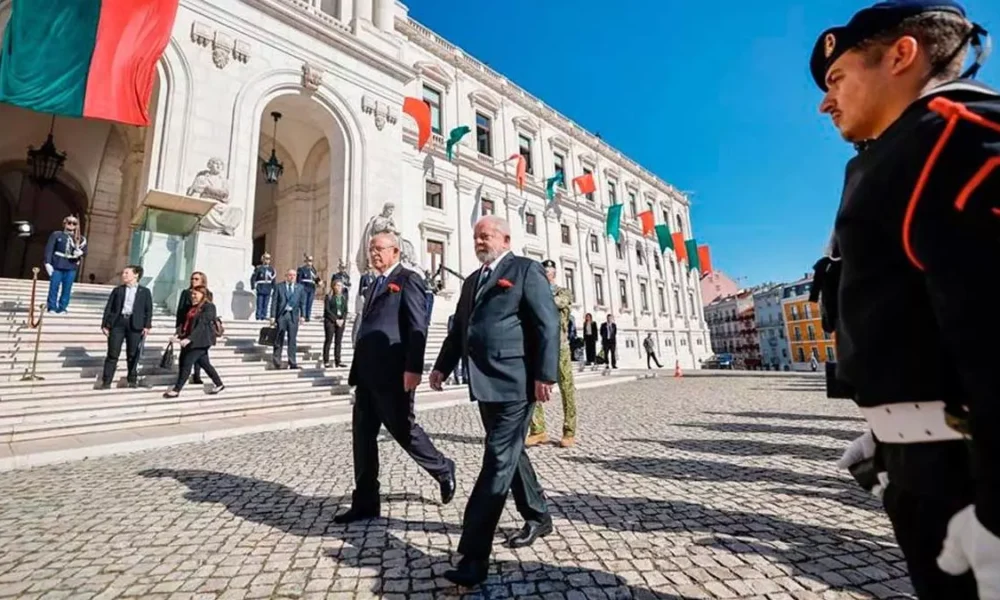 No último dia da visita a Portugal, o presidente Luiz Inácio Lula da Silva discursou nesta terça-feira (25) na Assembleia