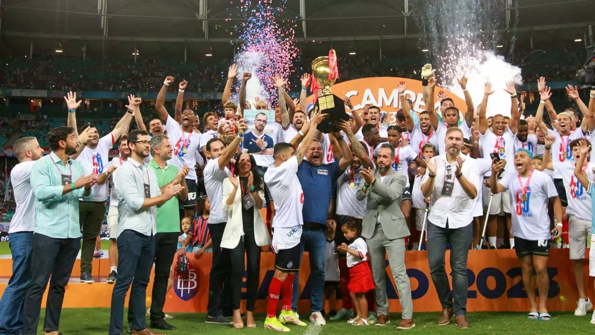 O Esporte Clube Bahia conquistou seu 50º título baiano neste domingo (2), na Arena Fonte Nova, ao vencer a Jacuipense por 3 a 0, na fina