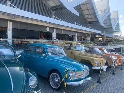 Este é o último final de semana da bela exposição de carros antigos no Mercadão da Bahia, em Lauro de Freitas. Mais de 30 veículos