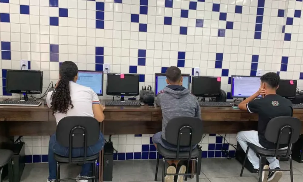 Até o dia 5 de maio, mais de 1 mil escolas estaduais realizarão uma avaliação diagnóstica com o uso de uma nova ferramenta virtual, a Platafo