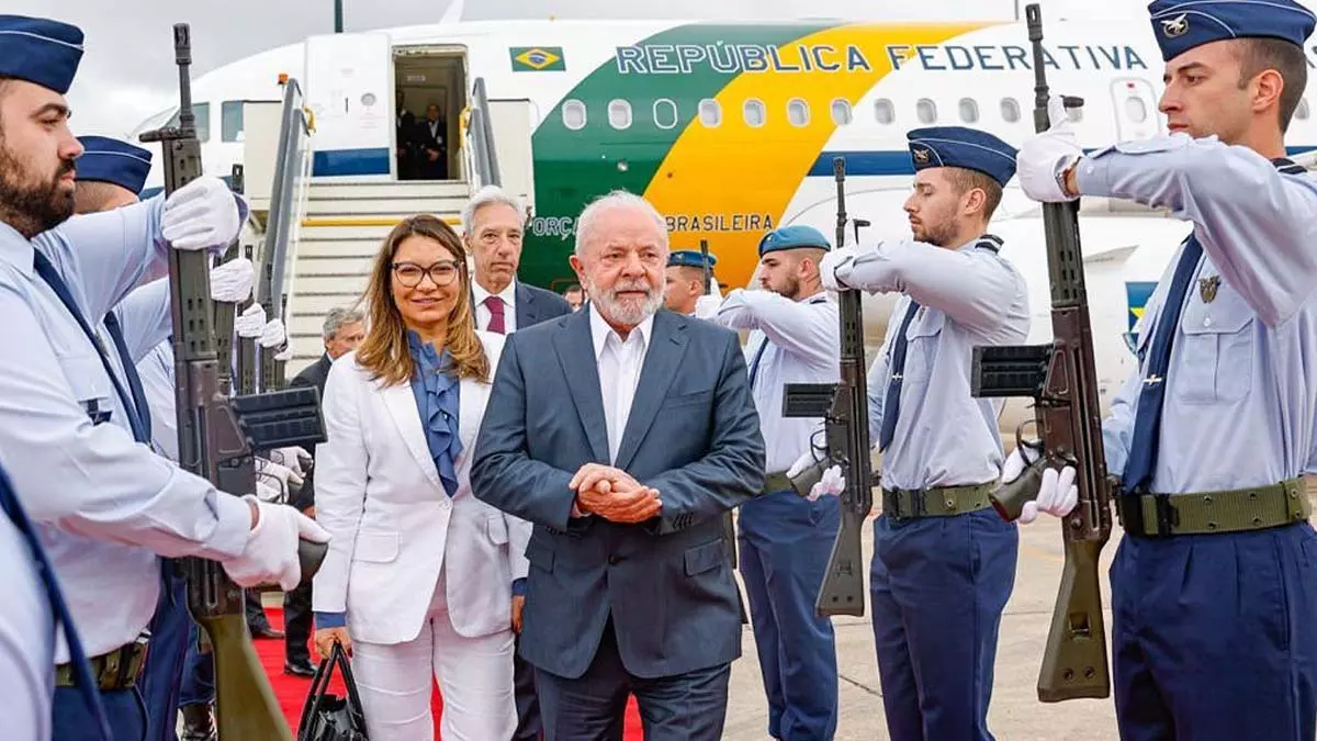 O presidente Luiz Inácio Lula da Silva embarcou na noite desta quinta-feira (20) para visita de Estado a Portugal e Espanha,