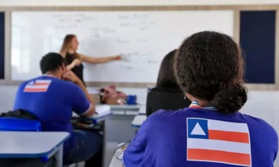 O governo do Estado publicou, nesta quinta-feira (18), no Diário Oficial, o decreto sobre a concessão da Gratificação de Estímulo ao Aperfei