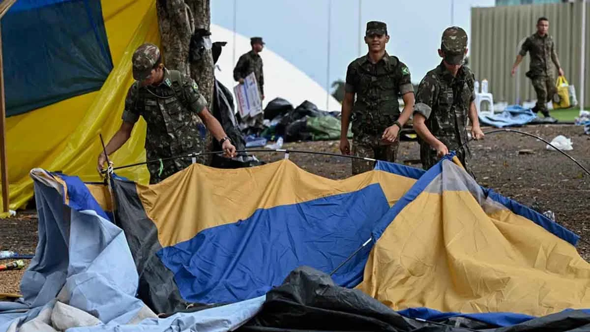 O ministro Alexandre de Moraes, do Supremo Tribunal Federal (STF), concedeu liberdade provisória a 12 pessoas que foram presas em flagrante n