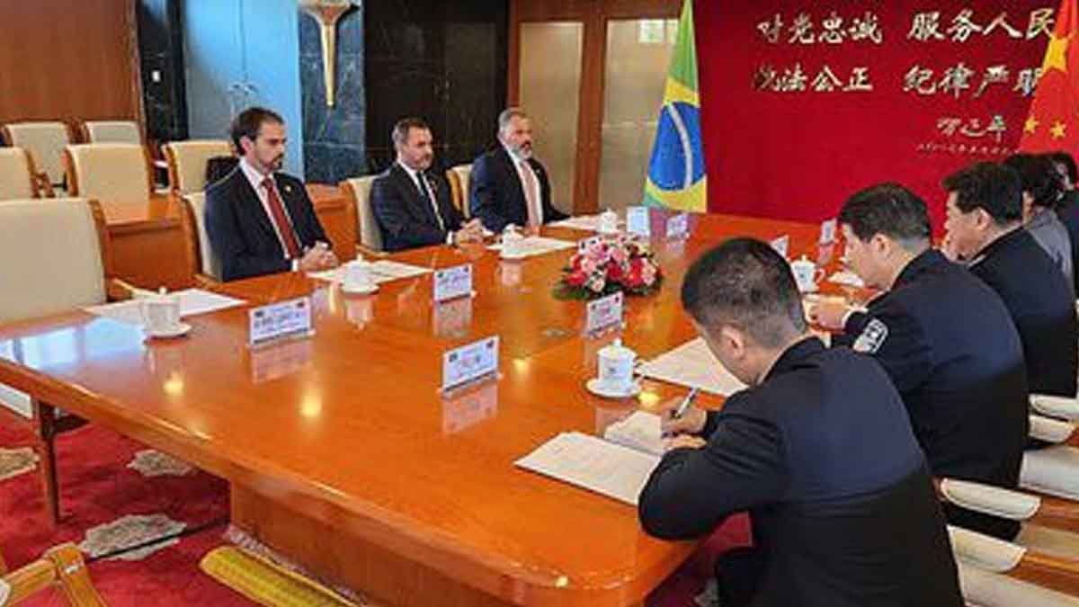 A Polícia Federal (PF) e Ministério de Segurança Pública da China assinaram, nesta sexta-feira (14), em Pequim, uma carta de intenções para f