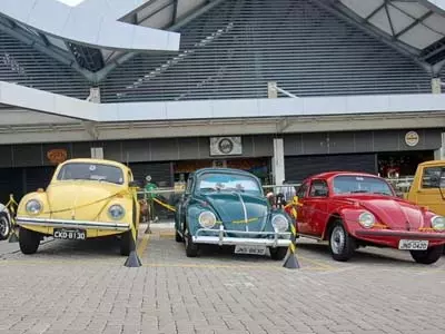 Este é o último final de semana da bela exposição de carros antigos no Mercadão da Bahia, em Lauro de Freitas. Mais de 30 veículos