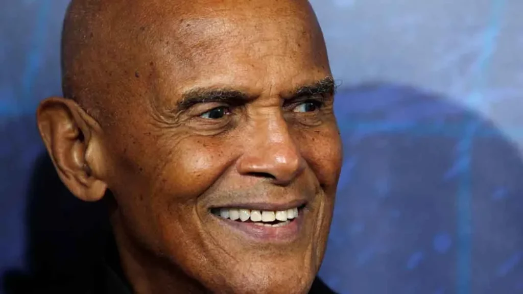 Morreu nesta terça-feira (25), o cantor, ator e ativista dos direitos civis Harry Belafonte, aos 96 anos. Ele quebrou barreiras raciais na dé