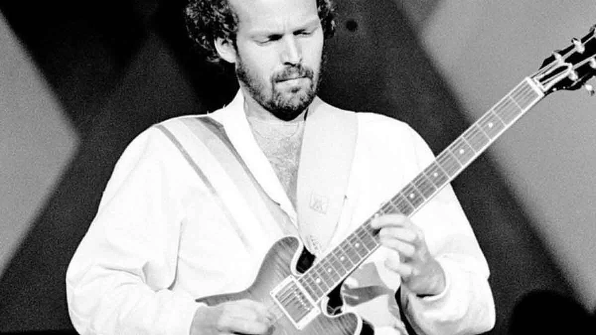 Morreu nesta sexta-feira (7) o guitarrista do ABBA, Lasse Wellander, aos 70 anos. Segundo a família do músico em sua página oficial do Facebo