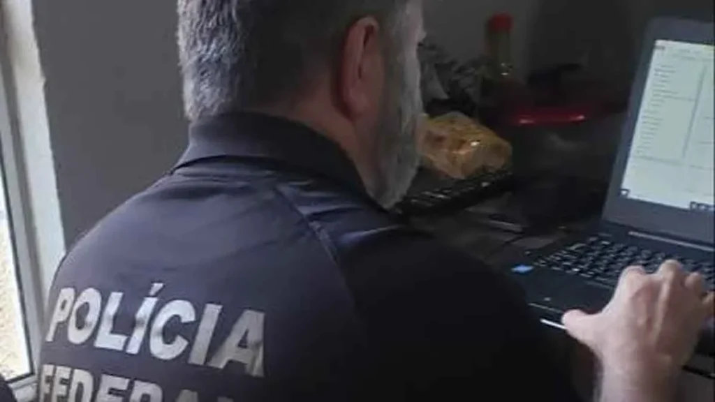 A Polícia Federal (PF) deflagrou as operações policiais "Salvaguarda" e "Destronado", na manhã desta quarta-feira (5), com o objetivo de prote
