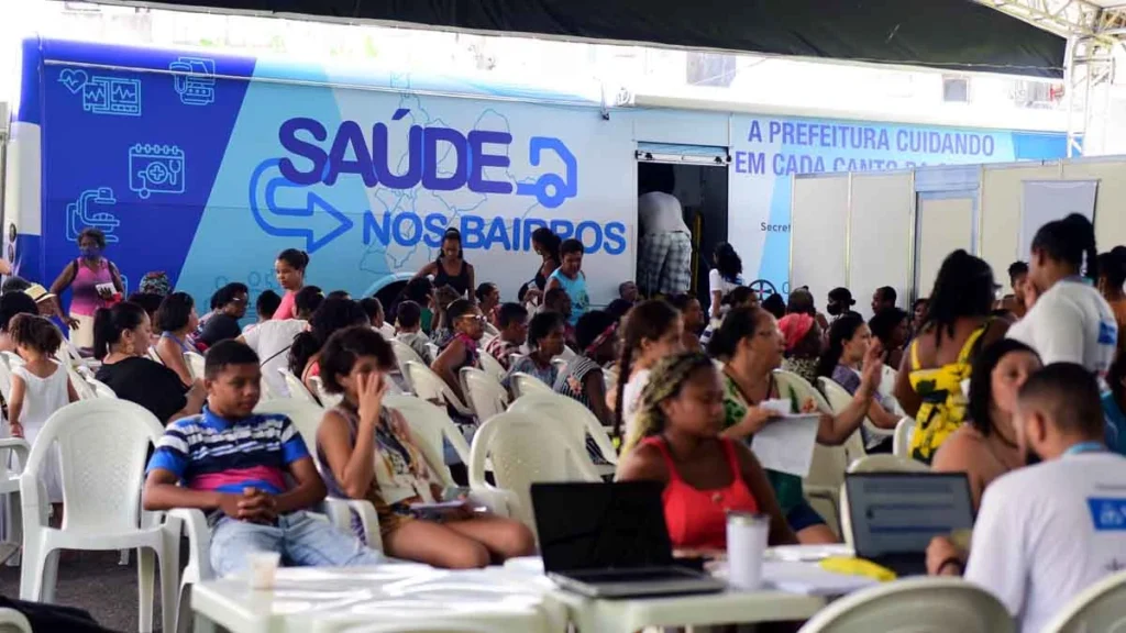Levar diversos serviços de saúde para bem pertinho da comunidade. Com esse objetivo o projeto Saúde nos Bairros, lançado pela Prefeitura há u