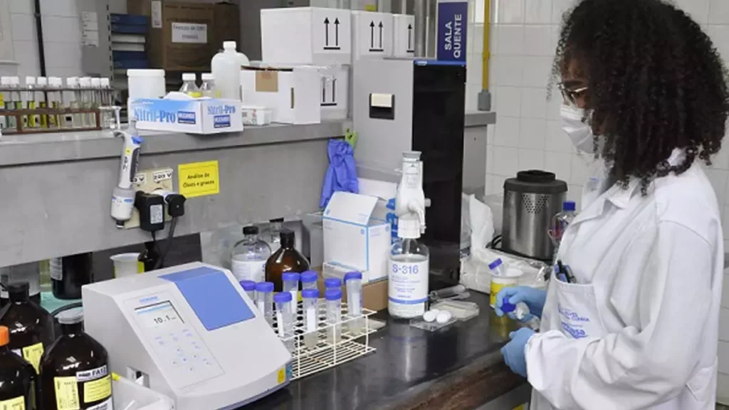 O Laboratório Central da Embasa adquiriu tecnologia e implantou metodologia que ampliou a capacidade da empresa de investigar a