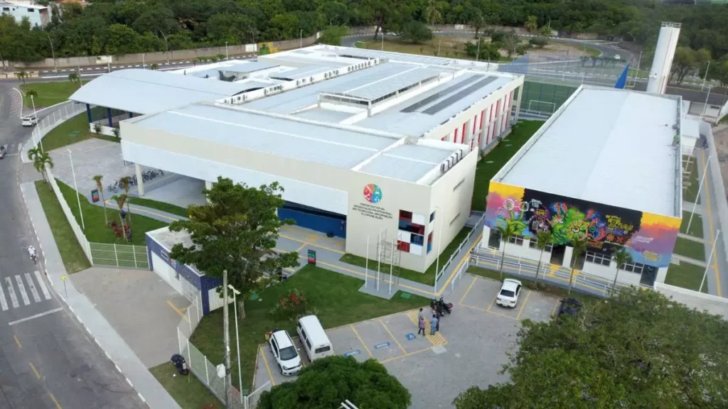 O novo Centro Estadual de Educação Profissional em Tecnologia, Informação e Comunicação (CEEPTIC) foi inaugurado pelo