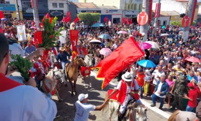 O governador Jerônimo Rodrigues compareceu, nesta sexta-feira (26), na Festa do Divino Espírito Santo, no município de Poções,