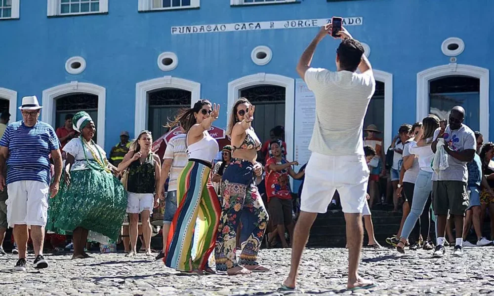 13 zonas turísticas baianas, neste mês, passando pela Argentina, Uruguai e Paraguai, a Secretaria de Turismo da Bahia (Setur-BA)